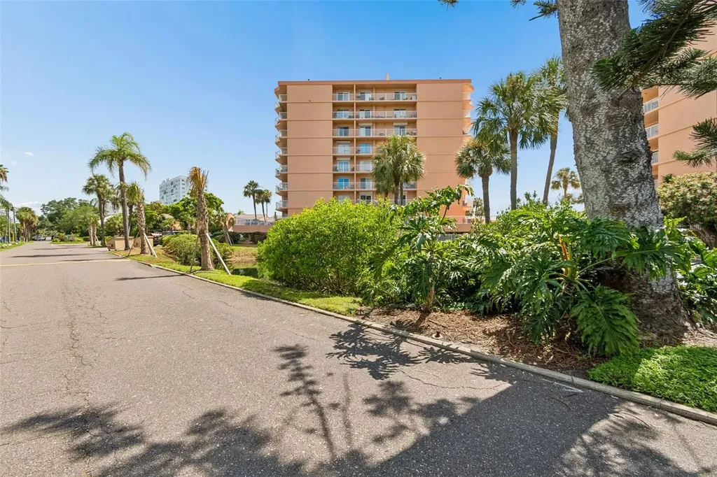 7430 Sunshine Skyway Lane S St Petersburg FL 33711
