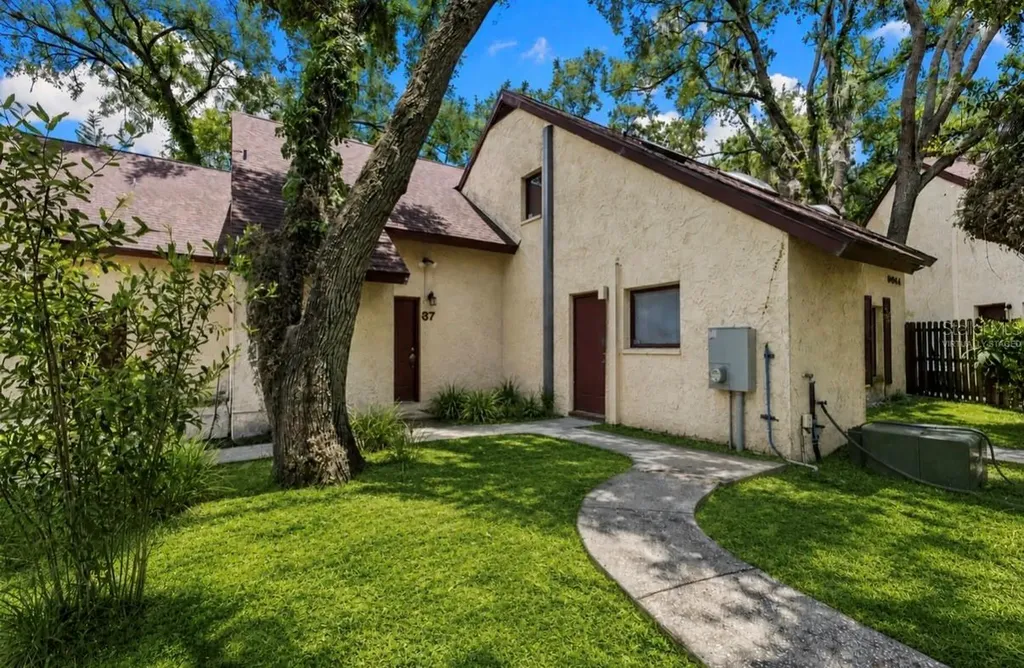 5641 Ashley Oaks Drive Tampa FL 33617
