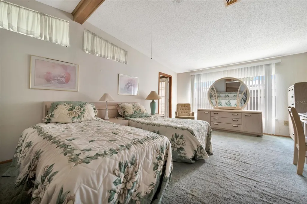 236 N Saint Thomas Circle Apollo Beach FL 33572