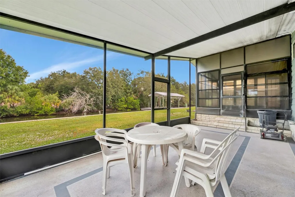 236 N Saint Thomas Circle Apollo Beach FL 33572