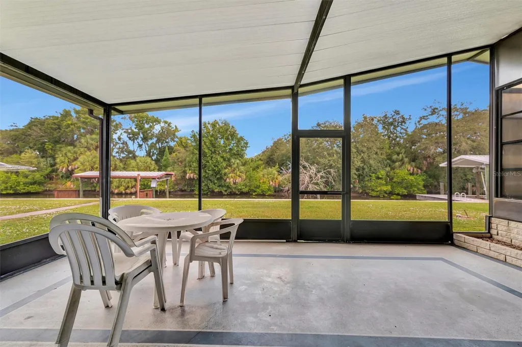 236 N Saint Thomas Circle Apollo Beach FL 33572