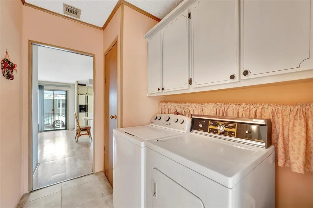236 N Saint Thomas Circle Apollo Beach FL 33572