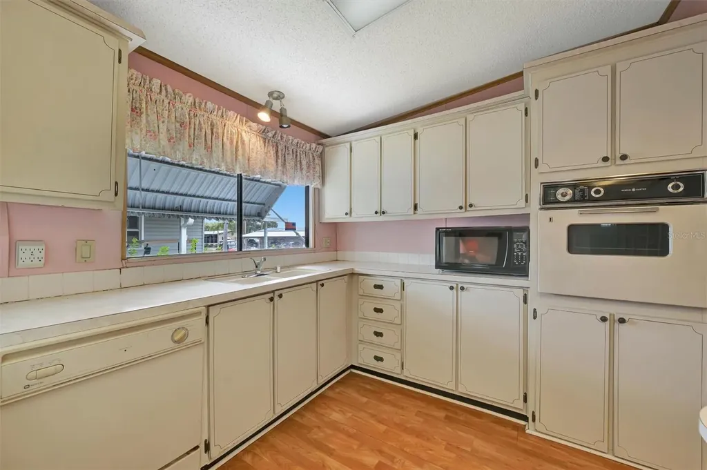 236 N Saint Thomas Circle Apollo Beach FL 33572