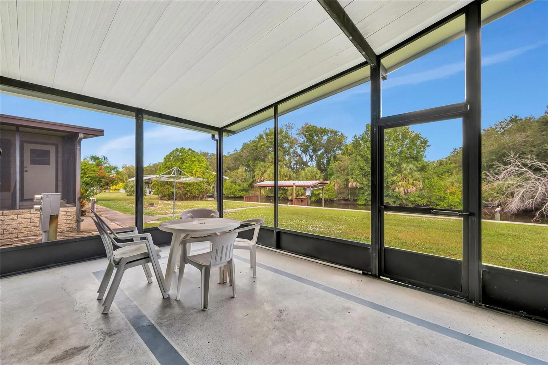 236 N Saint Thomas Circle Apollo Beach FL 33572