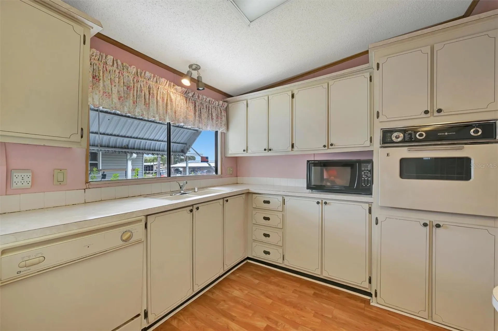 236 N Saint Thomas Circle Apollo Beach FL 33572