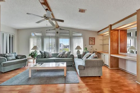 236 N Saint Thomas Circle Apollo Beach FL 33572