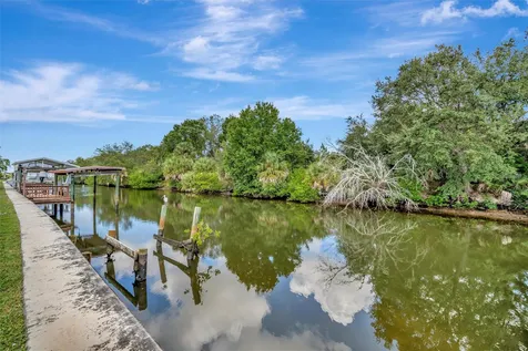 236 N Saint Thomas Circle Apollo Beach FL 33572