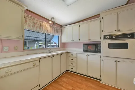 236 N Saint Thomas Circle Apollo Beach FL 33572