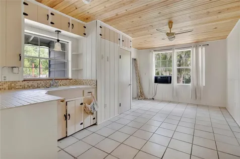 1420 E 8th Avenue Mount Dora FL 32757