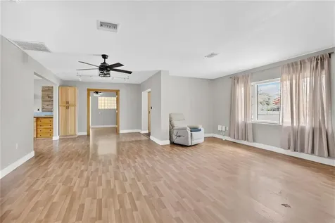 1420 E 8th Avenue Mount Dora FL 32757