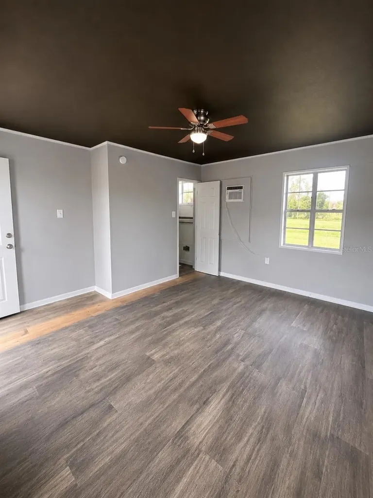8010 SE Us Highway 301 Hawthorne FL 32640