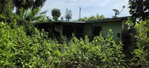 186 Crescent Lake Drive North Fort Myers FL 33917
