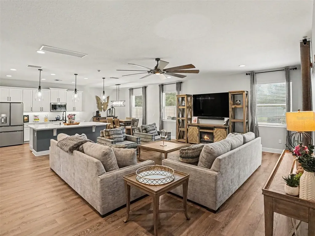 5270 Obsidian Gate Drive Mount Dora FL 32757