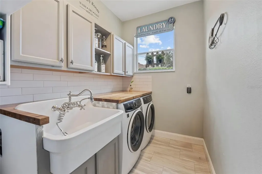1019 Parkwood Cove Court Gotha FL 34734