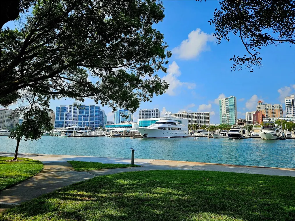 2501 Boone Court Sarasota FL 34237