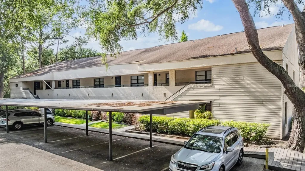 4927 Puritan Circle Tampa FL 33617