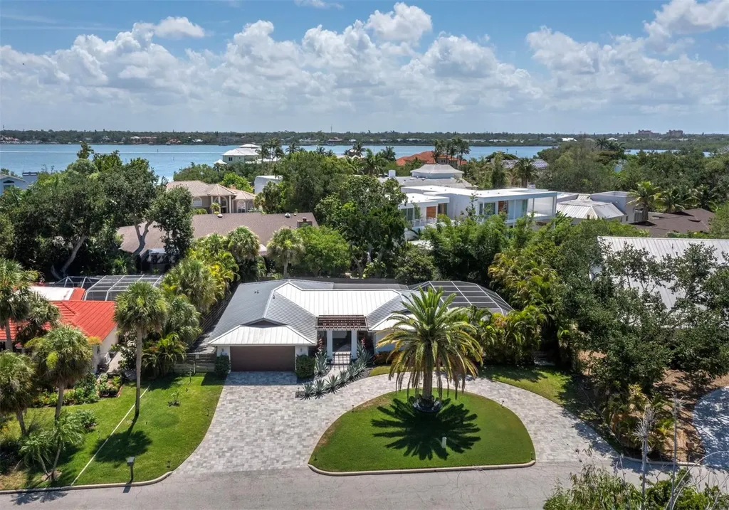 622 Tropical Circle Sarasota FL 34242