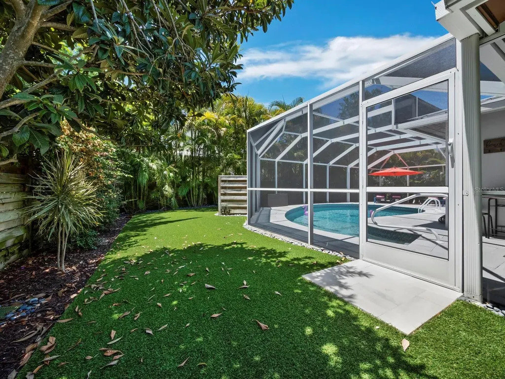 622 Tropical Circle Sarasota FL 34242