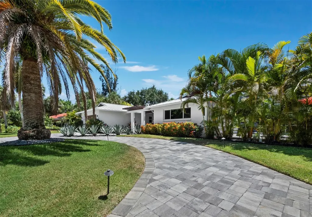 622 Tropical Circle Sarasota FL 34242