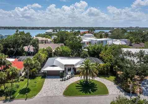 622 Tropical Circle Sarasota FL 34242