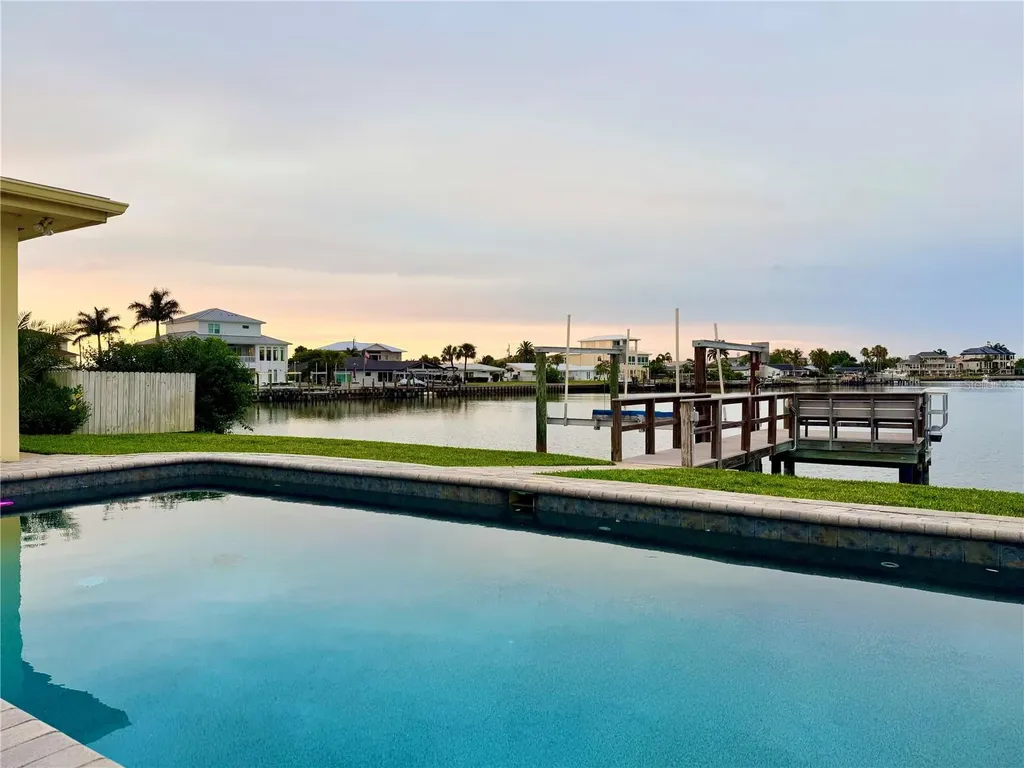902 Oakwood Drive Largo FL 33770
