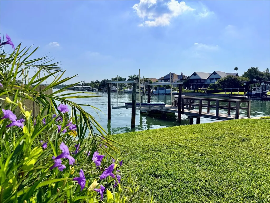 902 Oakwood Drive Largo FL 33770