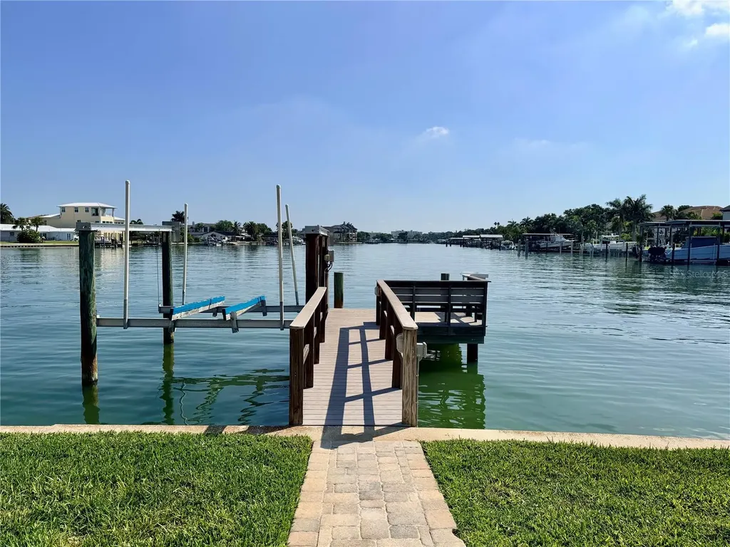 902 Oakwood Drive Largo FL 33770