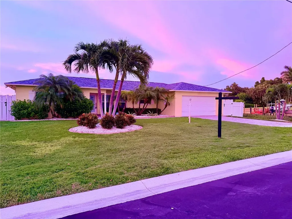 902 Oakwood Drive Largo FL 33770