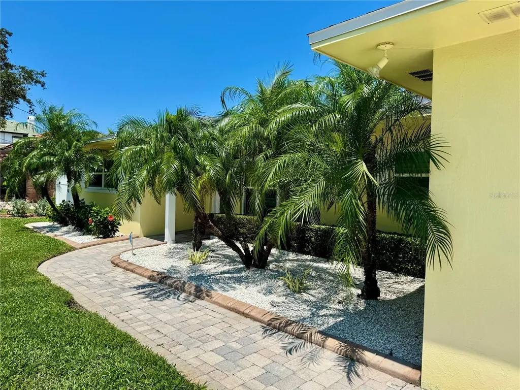 902 Oakwood Drive Largo FL 33770