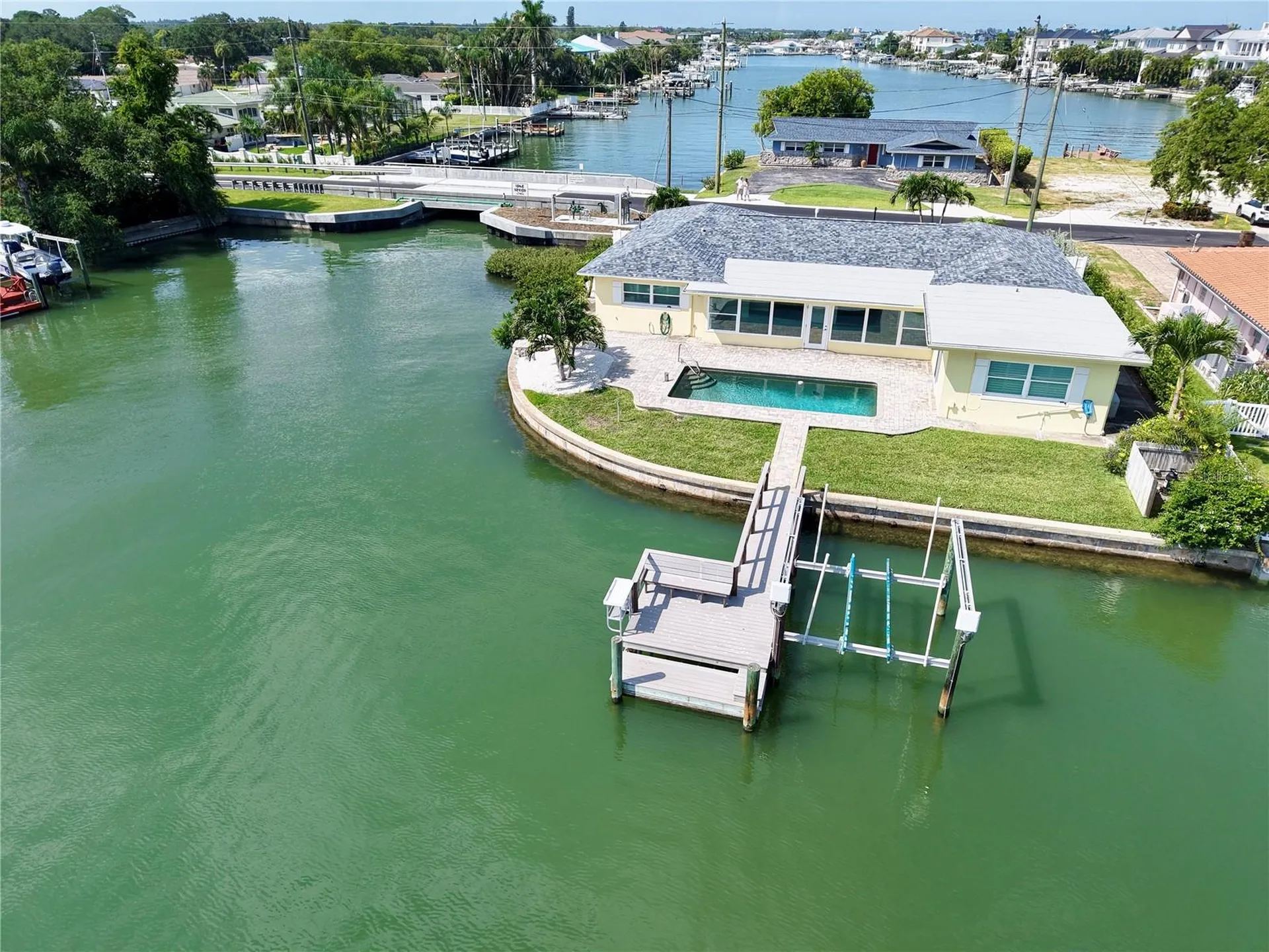 902 Oakwood Drive Largo FL 33770