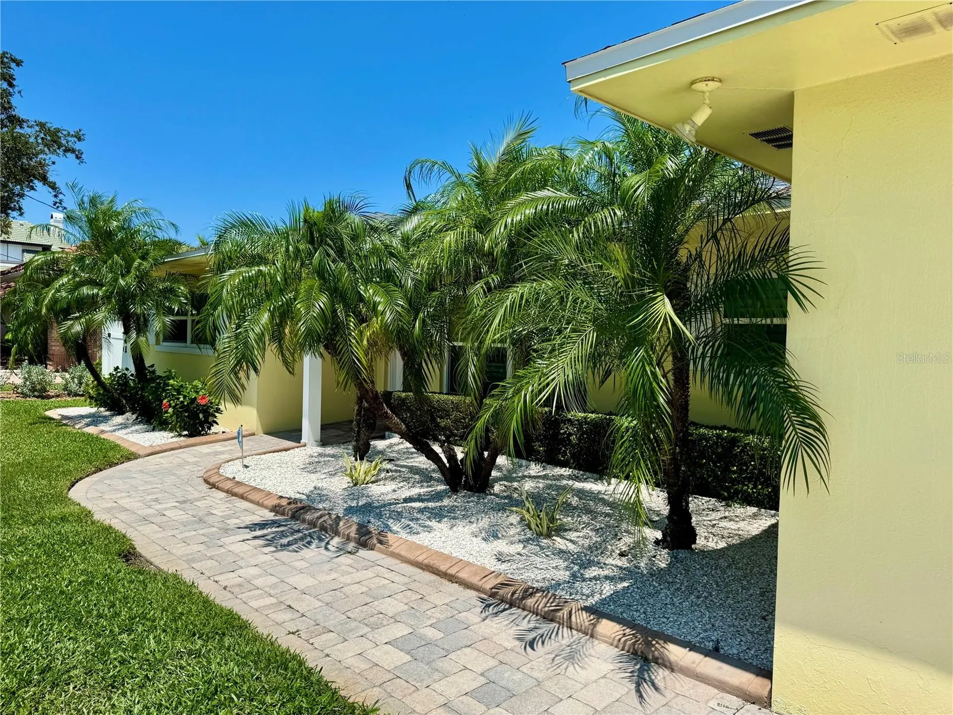 902 Oakwood Drive Largo FL 33770