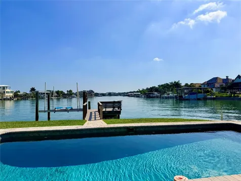 902 Oakwood Drive Largo FL 33770