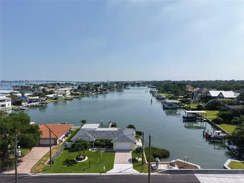 902 Oakwood Drive Largo FL 33770