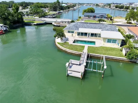 902 Oakwood Drive Largo FL 33770