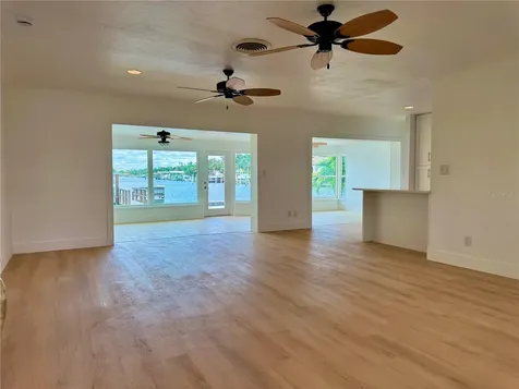 902 Oakwood Drive Largo FL 33770