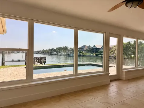902 Oakwood Drive Largo FL 33770