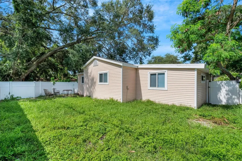 1600 Loretta Avenue NW Largo FL 33770