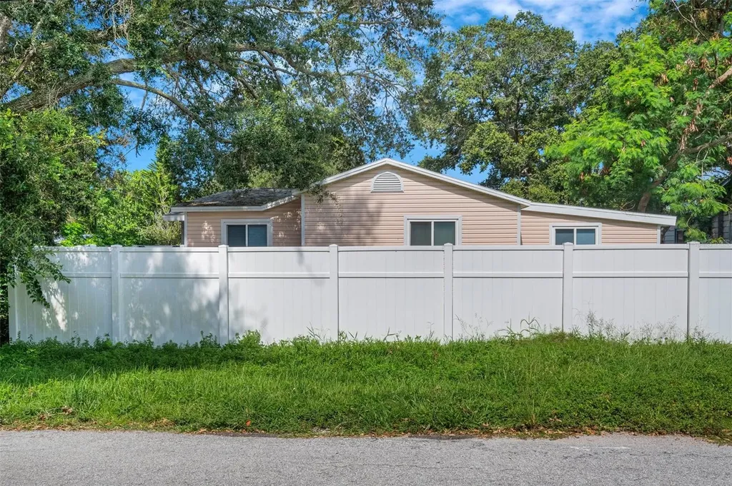 1600 Loretta Avenue NW Largo FL 33770