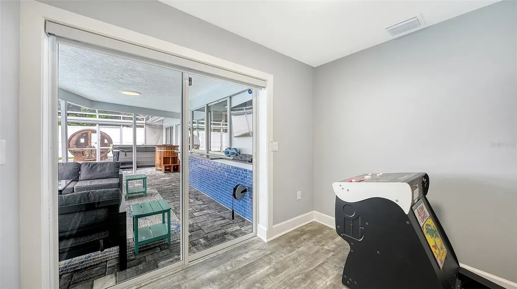 2828 Suncrest Drive Sarasota FL 34239