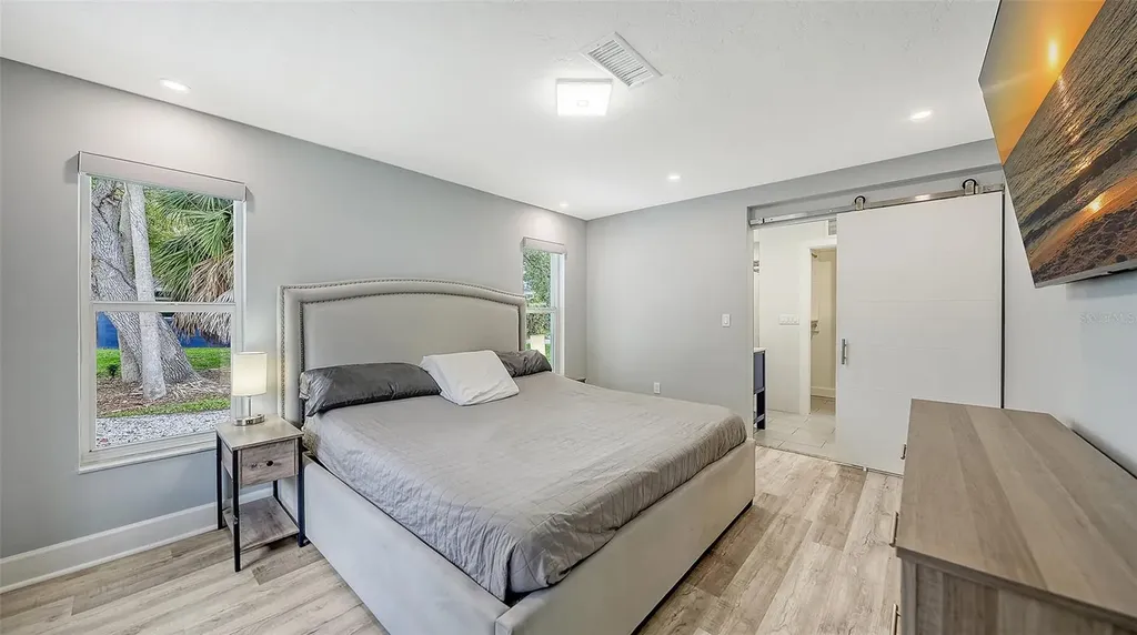 2828 Suncrest Drive Sarasota FL 34239