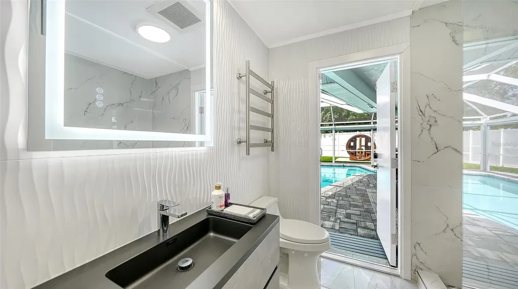 2828 Suncrest Drive Sarasota FL 34239