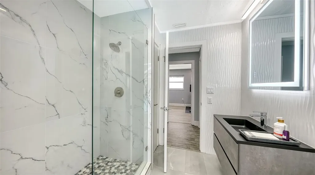 2828 Suncrest Drive Sarasota FL 34239