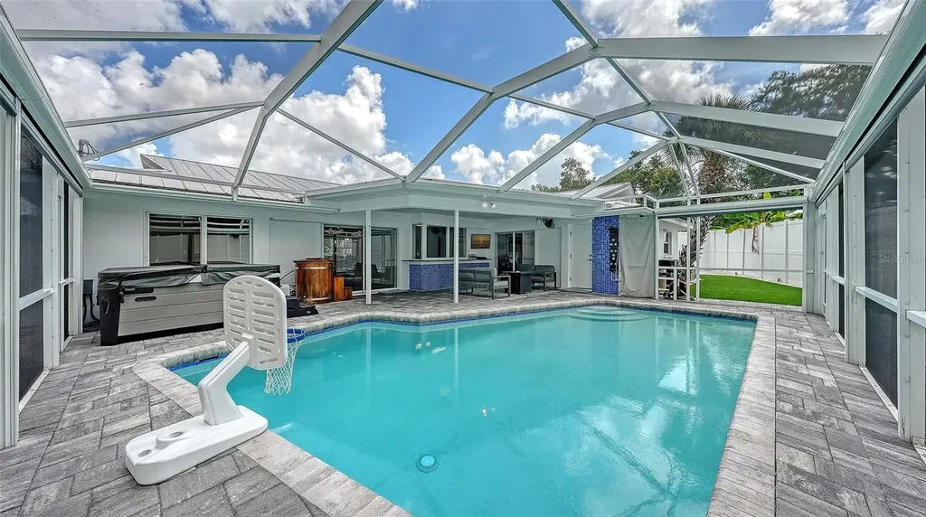 2828 Suncrest Drive Sarasota FL 34239