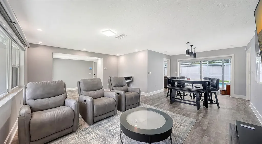 2828 Suncrest Drive Sarasota FL 34239
