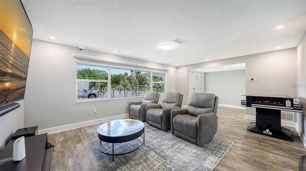2828 Suncrest Drive Sarasota FL 34239