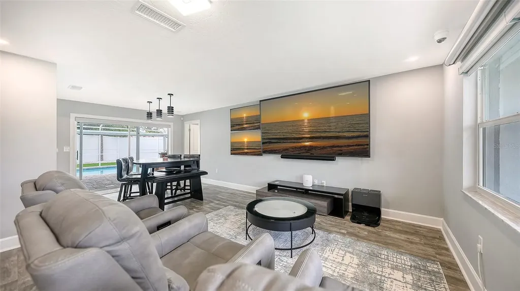 2828 Suncrest Drive Sarasota FL 34239