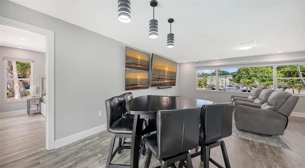 2828 Suncrest Drive Sarasota FL 34239