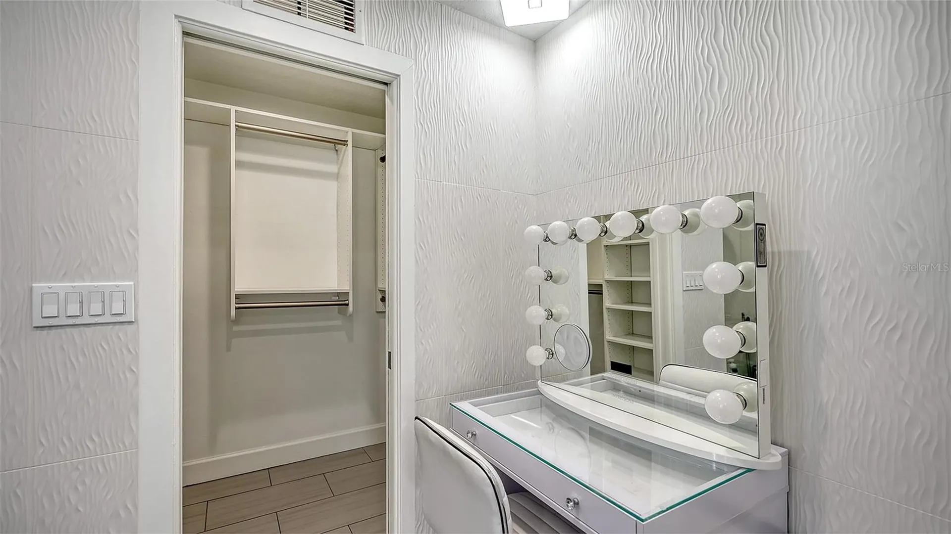2828 Suncrest Drive Sarasota FL 34239