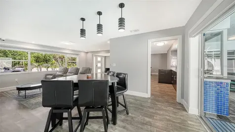 2828 Suncrest Drive Sarasota FL 34239