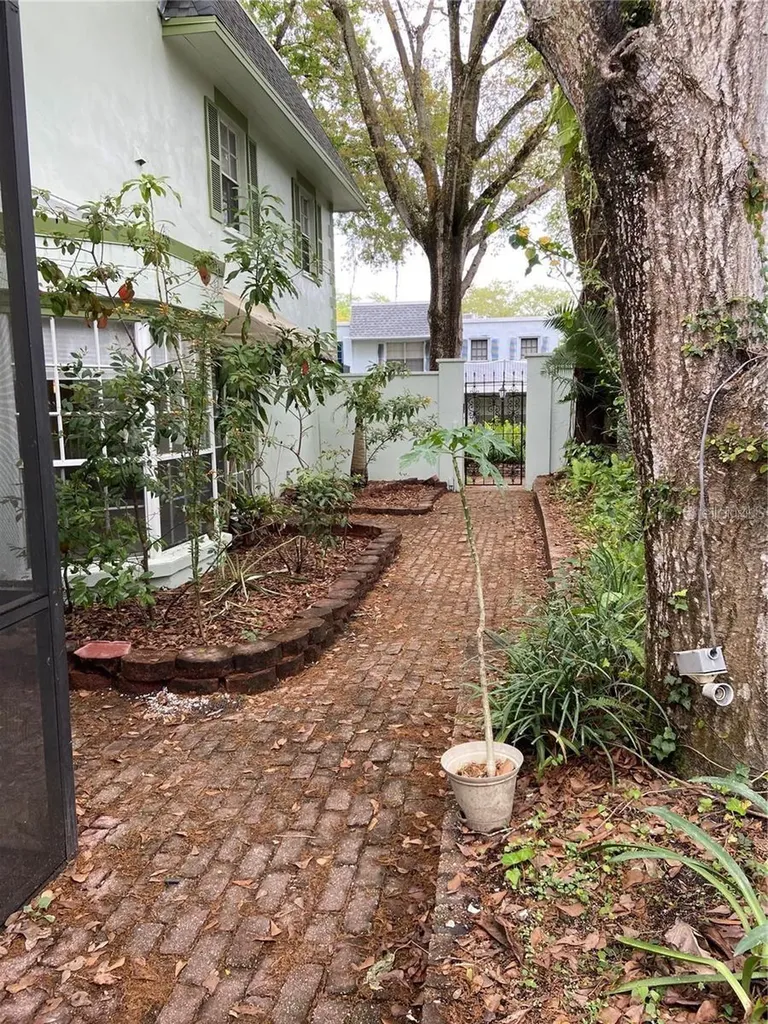 14405 Burgundy Square Tampa FL 33613